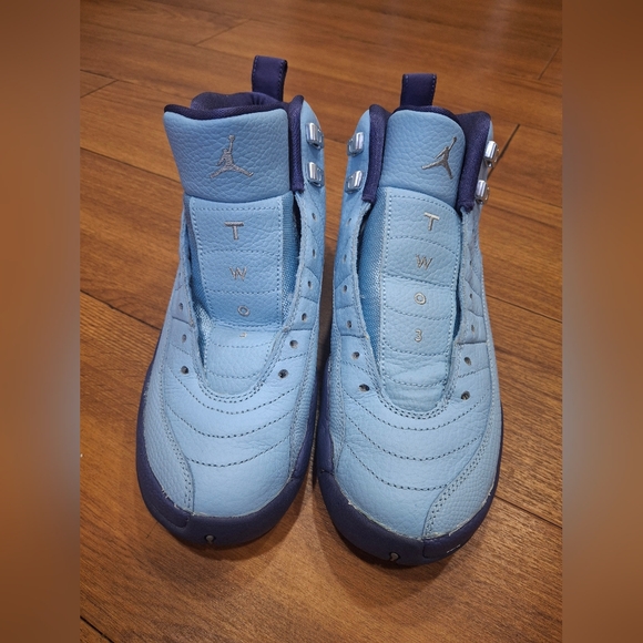 Jordan Light Blue and Navy Men's Shoes - Picture 3 of 7